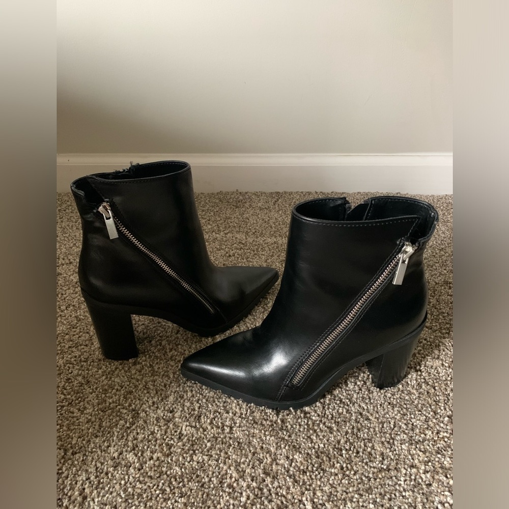 Charles David Dominate ankle boot